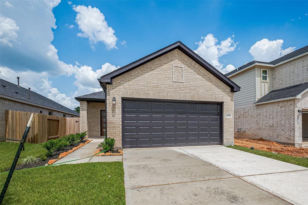 218 Emerald Thicket Lane, Huffman, TX 77336