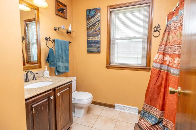 4211 Wilshire Lane, Janesville, WI 53546