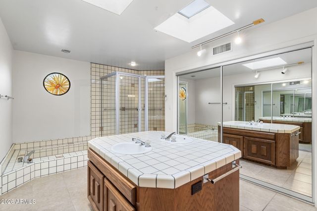 2501 E MONTEBELLO Avenue, Phoenix, AZ 85016