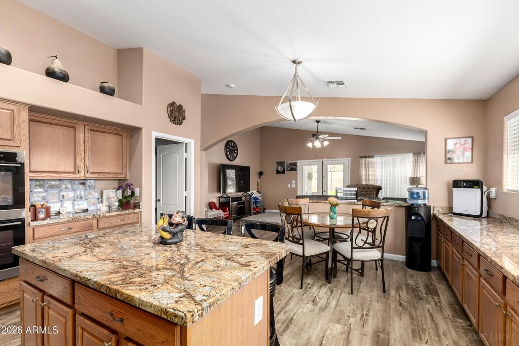 Image 10 of property listing at 3904 W Sandra Terrace, Phoenix, AZ 85053