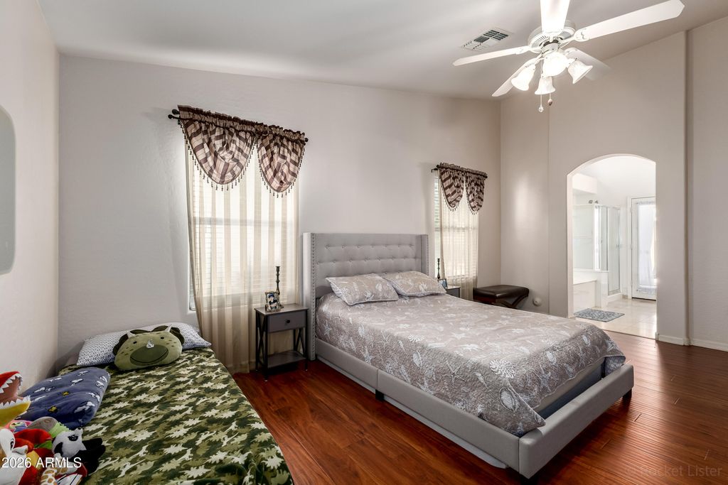 Image 12 of property listing at 3904 W Sandra Terrace, Phoenix, AZ 85053