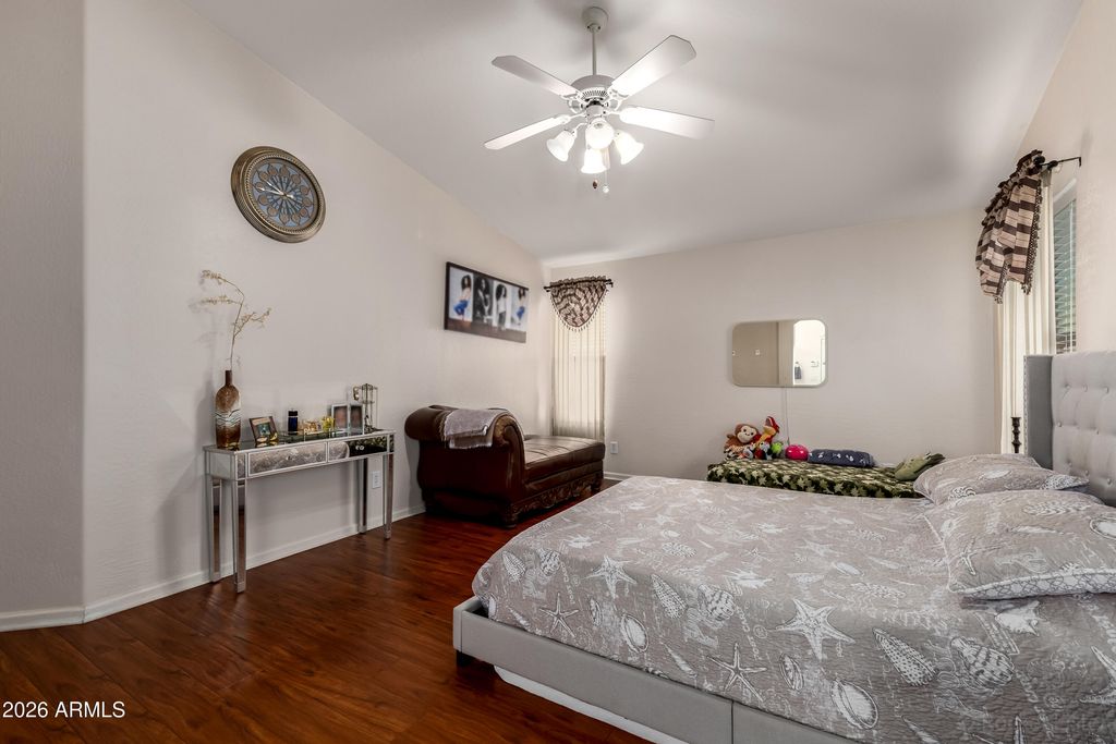 Image 13 of property listing at 3904 W Sandra Terrace, Phoenix, AZ 85053