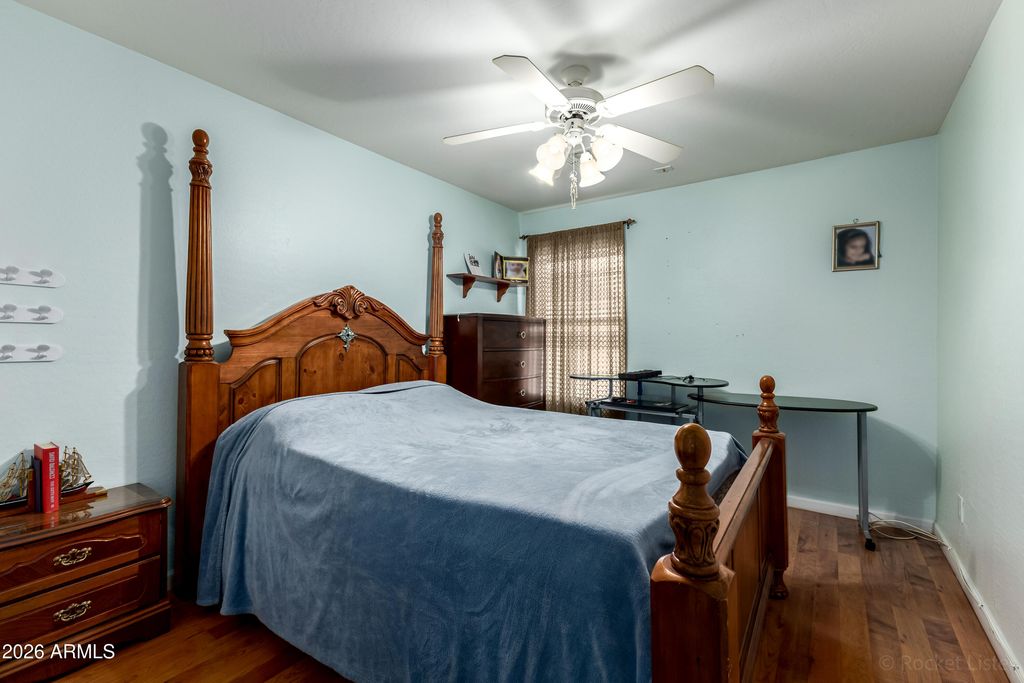 Image 17 of property listing at 3904 W Sandra Terrace, Phoenix, AZ 85053