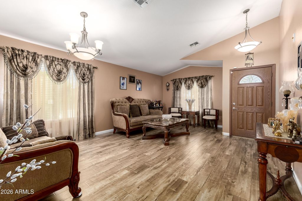 Image 5 of property listing at 3904 W Sandra Terrace, Phoenix, AZ 85053