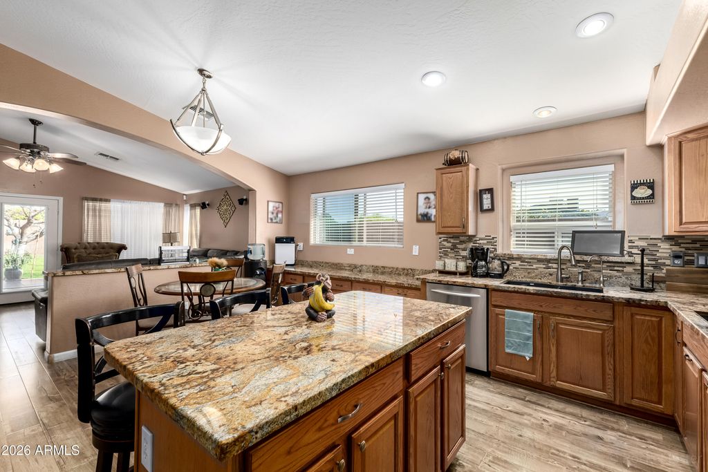 Image 9 of property listing at 3904 W Sandra Terrace, Phoenix, AZ 85053