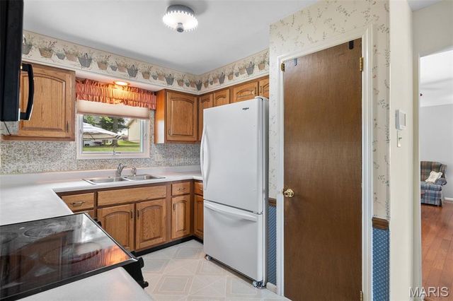 9263 Cinnabar Drive, St Louis, MO 63126