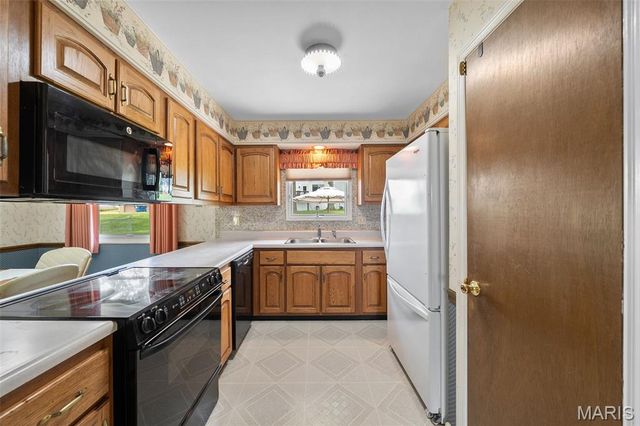 9263 Cinnabar Drive, St Louis, MO 63126