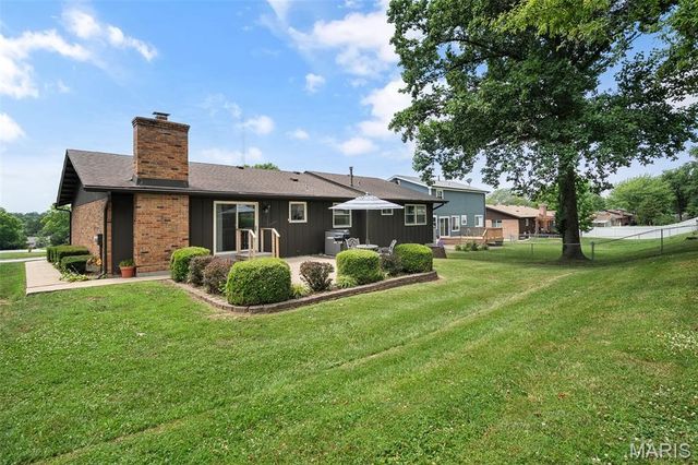 9263 Cinnabar Drive, St Louis, MO 63126