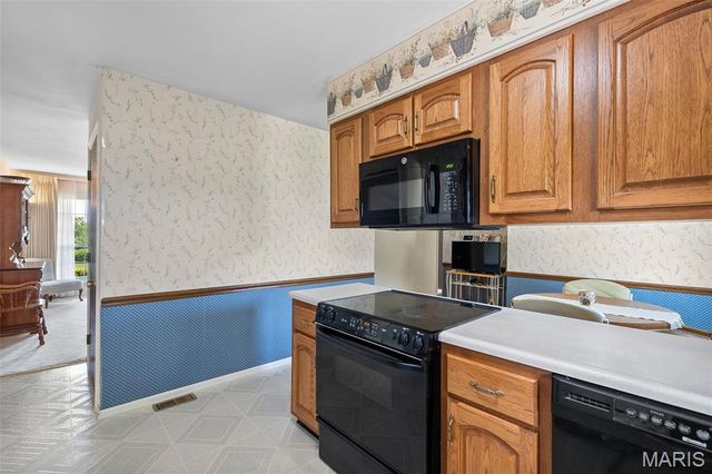 9263 Cinnabar Drive, St Louis, MO 63126