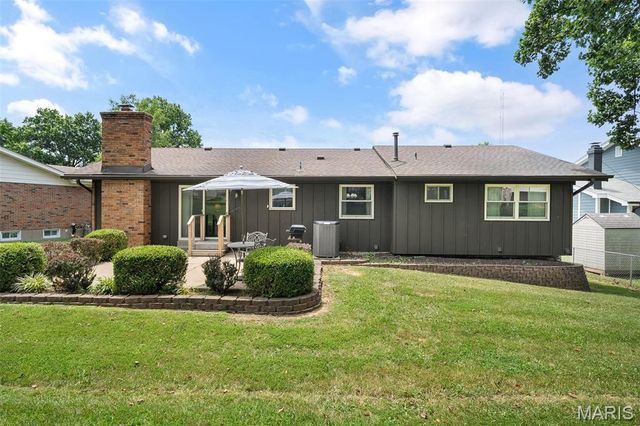 9263 Cinnabar Drive, St Louis, MO 63126