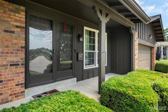 9263 Cinnabar Drive, St Louis, MO 63126
