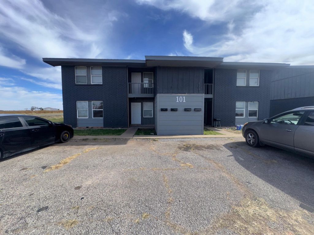 101 Pecos Place, Plainview, TX 79072