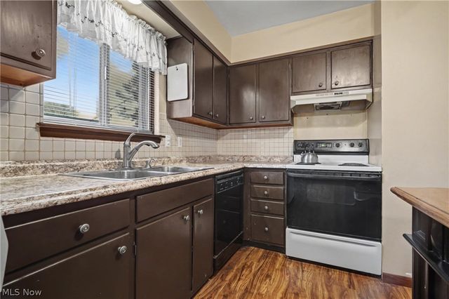 347 Beeler Drive, Berea, OH 44017