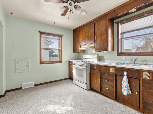 1128 N 17th STREET, Manitowoc, WI 54220