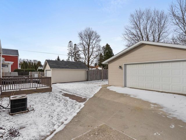 1128 N 17th STREET, Manitowoc, WI 54220