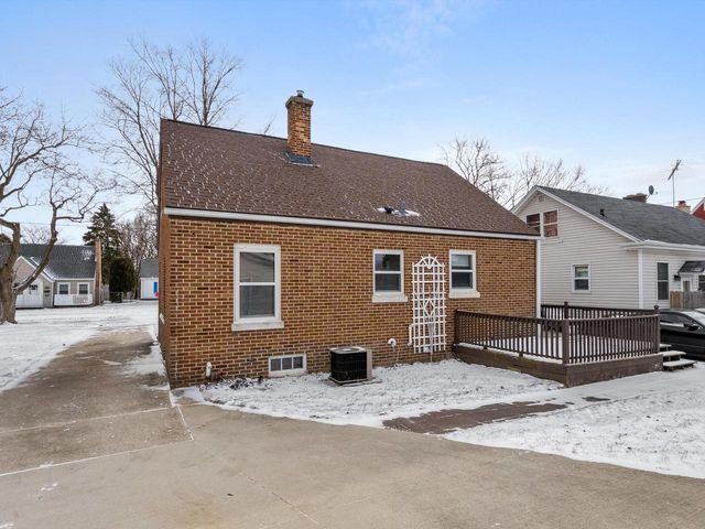 1128 N 17th STREET, Manitowoc, WI 54220