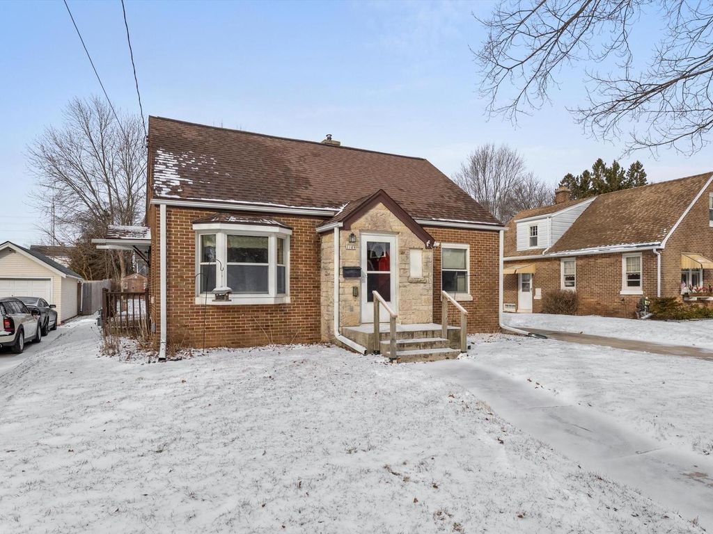 1128 N 17th STREET, Manitowoc, WI 54220