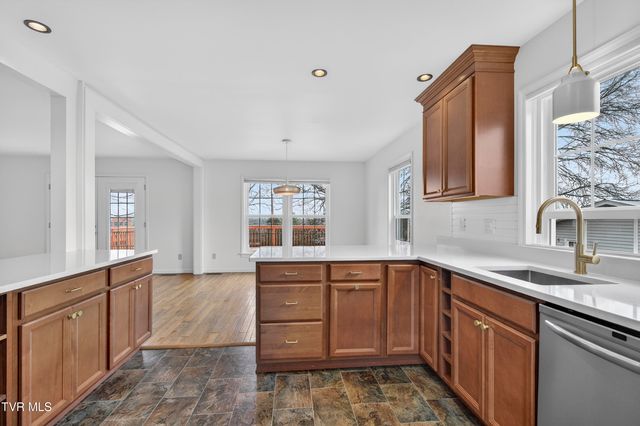 122 Stonewall Heights, Abingdon, VA 24210