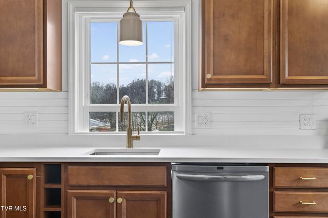 122 Stonewall Heights, Abingdon, VA 24210