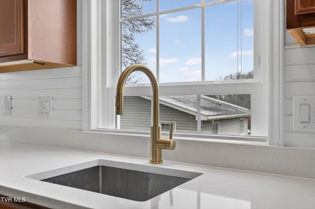 122 Stonewall Heights, Abingdon, VA 24210