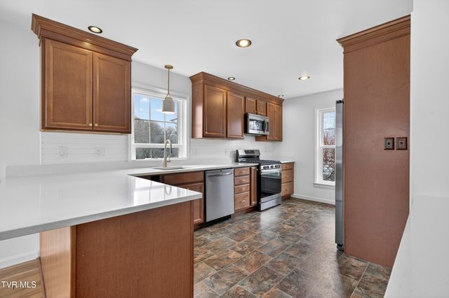 122 Stonewall Heights, Abingdon, VA 24210