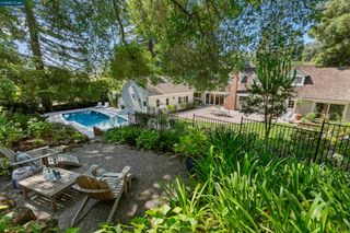 130 Amber Valley Dr, Orinda, CA 94563