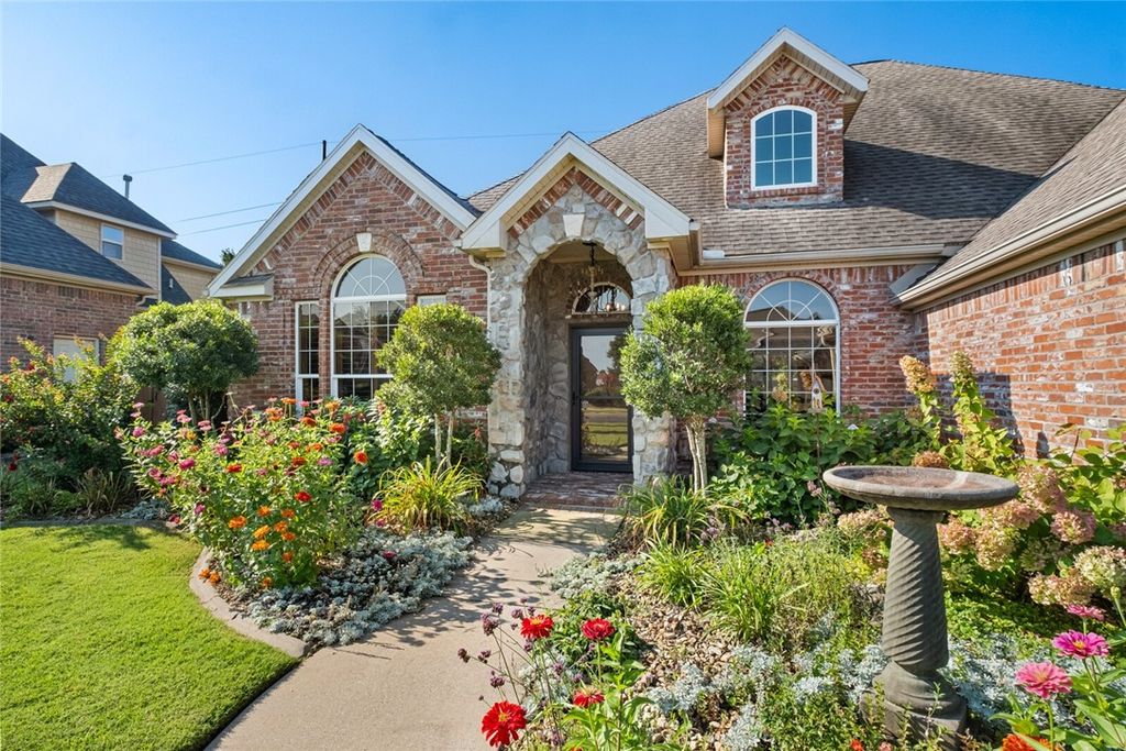 903 SW Edinburgh Avenue, Bentonville, AR 72713