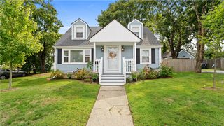 20 Manor Road, Cranston, RI 02920