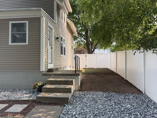 47 Ideal Rd, Worcester, MA 01604