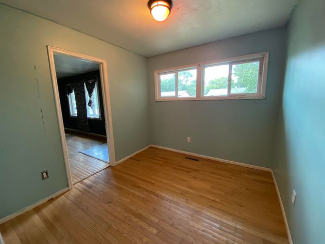 1948 3rd St NW, Minot, ND 58703