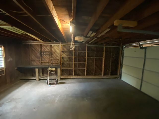 1948 3rd St NW, Minot, ND 58703