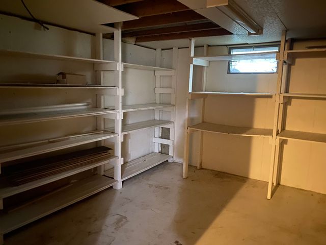 1948 3rd St NW, Minot, ND 58703