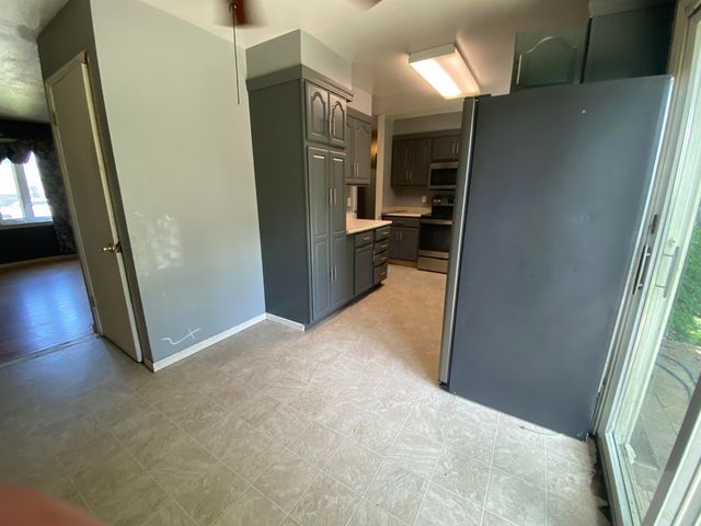 1948 3rd St NW, Minot, ND 58703