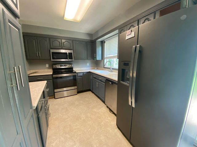 1948 3rd St NW, Minot, ND 58703