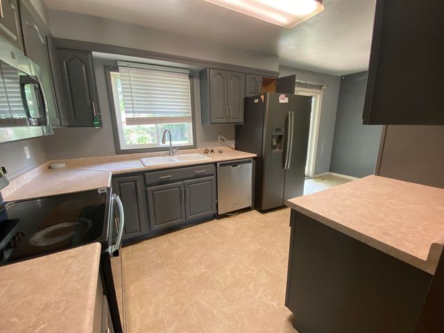 1948 3rd St NW, Minot, ND 58703