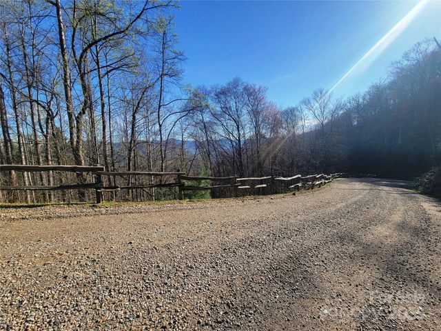 111 Digging Seng Trail 138, Waynesville, NC 28785