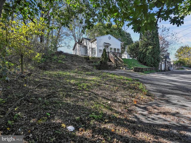 1734 THOMPSON AVE, Annville, PA 17003