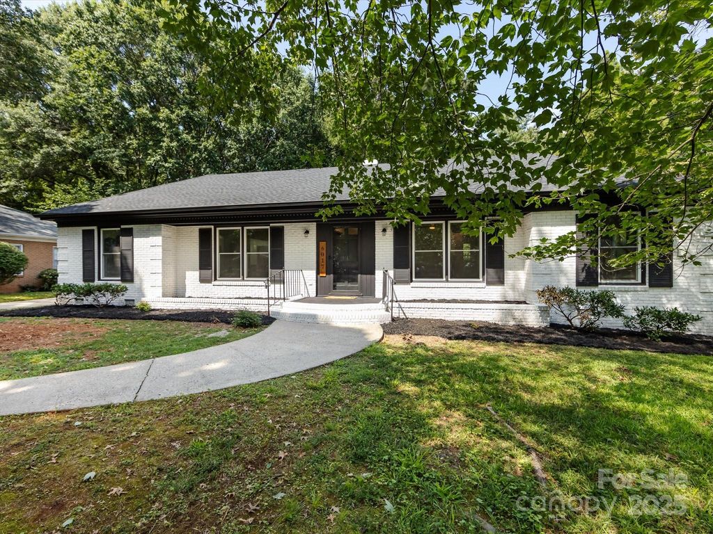 6017 Brace Road, Charlotte, NC 28211
