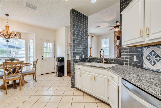 210 Meadow Woods DR, Kyle, TX 78640