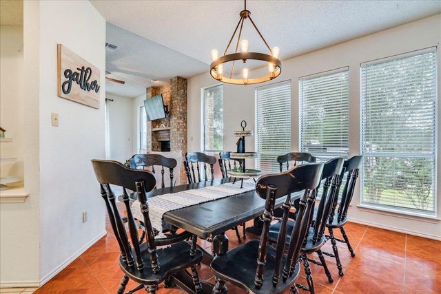 210 Meadow Woods DR, Kyle, TX 78640