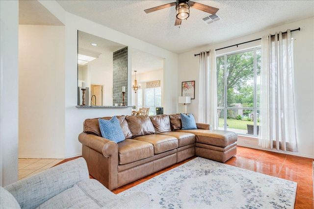 210 Meadow Woods DR, Kyle, TX 78640