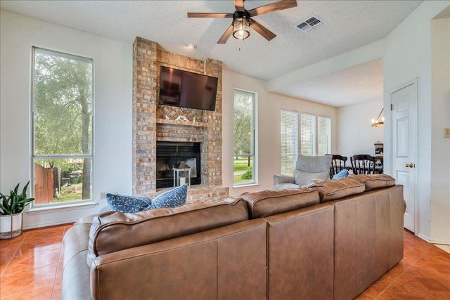 210 Meadow Woods DR, Kyle, TX 78640
