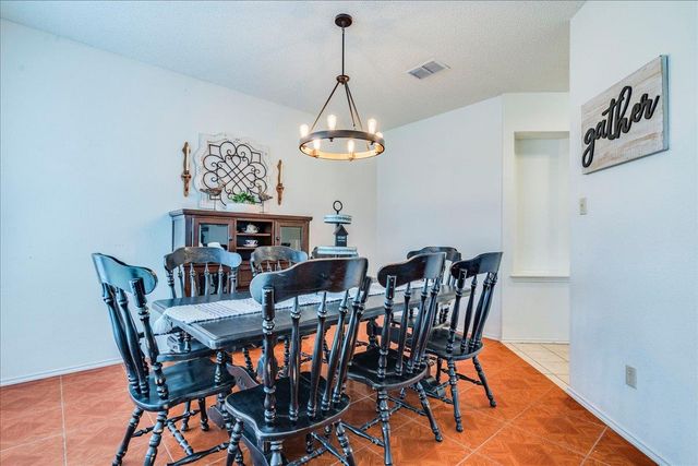 210 Meadow Woods DR, Kyle, TX 78640
