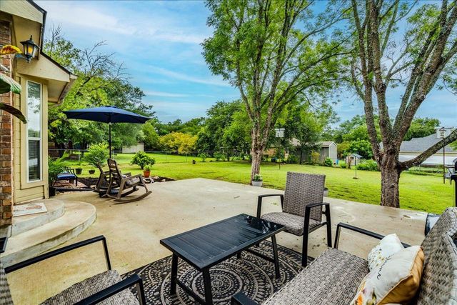 210 Meadow Woods DR, Kyle, TX 78640