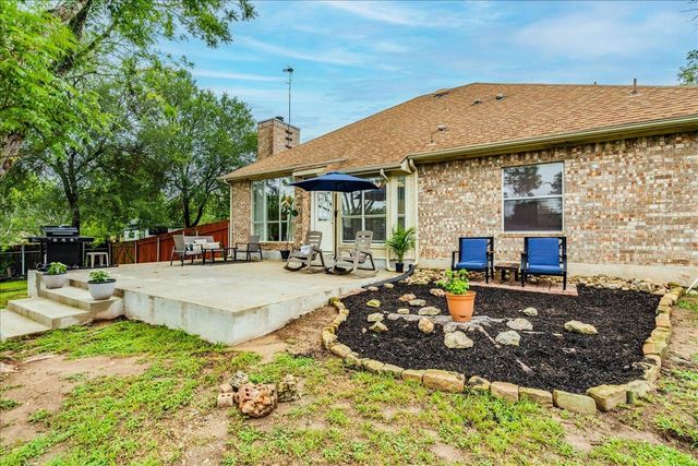 210 Meadow Woods DR, Kyle, TX 78640