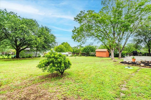 210 Meadow Woods DR, Kyle, TX 78640
