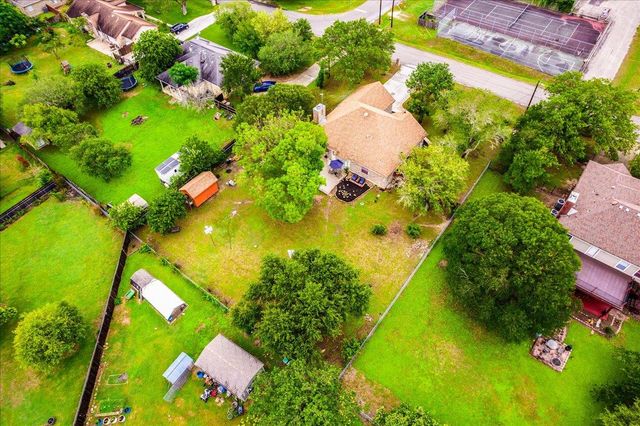 210 Meadow Woods DR, Kyle, TX 78640