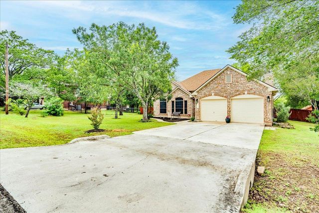 210 Meadow Woods DR, Kyle, TX 78640