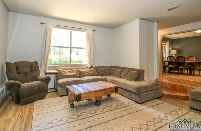 395 Delmora Drive, Longview, TX 75605