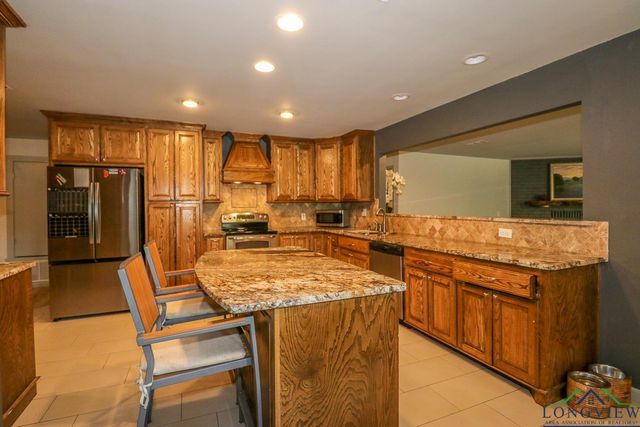 395 Delmora Drive, Longview, TX 75605